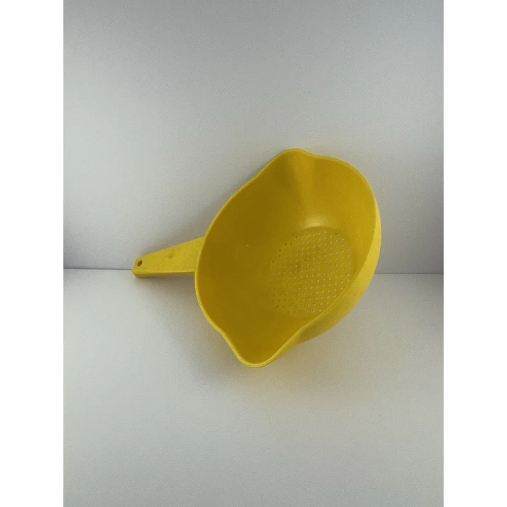 Vintage Tupperware‎ Yellow Colander 1 Qt Strainer with Double Pour Spouts